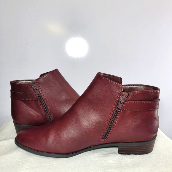 St John's Bay Women's Size 11M Wine colored ankle boots. - Picture 7 of 9